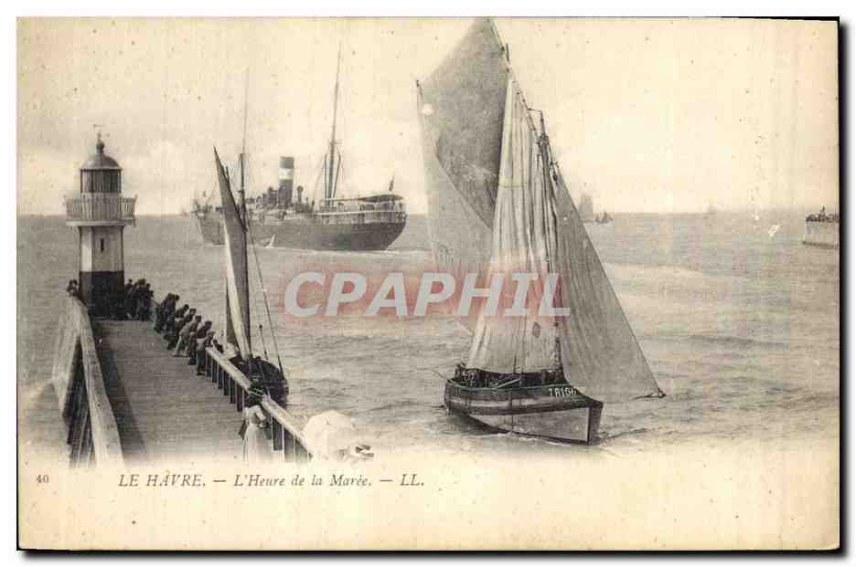 CPA Phare Le Havre L'heure de la maree Bateaux