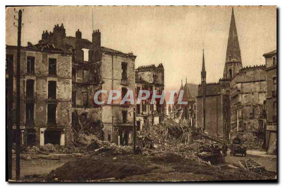 CPM Militaria Nantes apres les bombardements La place Bretagne vers la rue Grepin