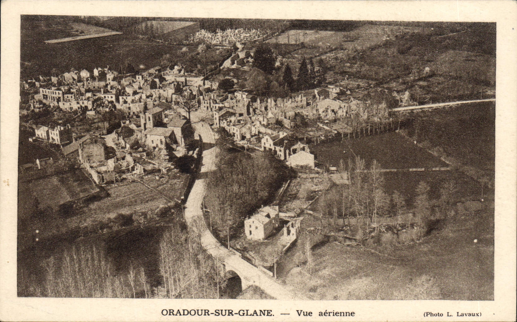 CPM Militaria Oradour sur Glane Vue aerienne
