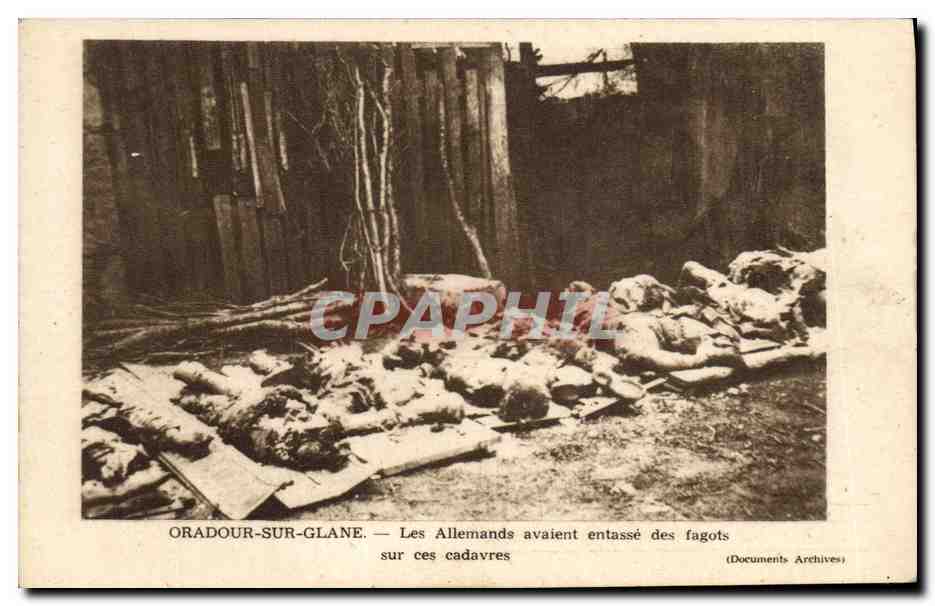 Oradour-sur-Glane — Les Allemands avaient entassé des fagots sur ces cadavres — Documents Archives