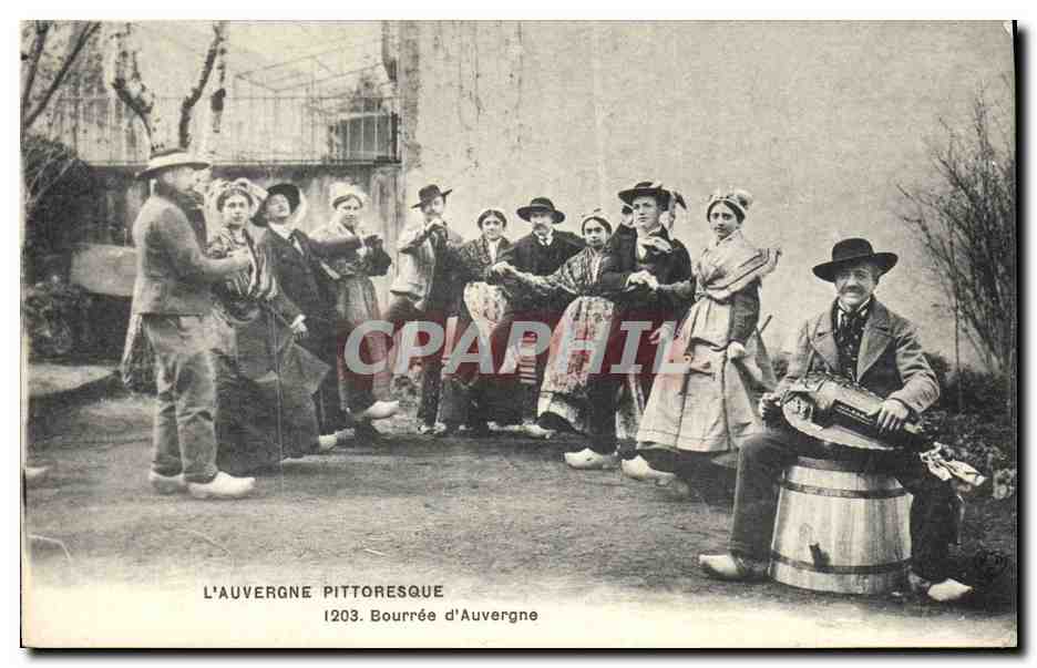 CPA Folklore Auvergne Bourree d'Auvergne 