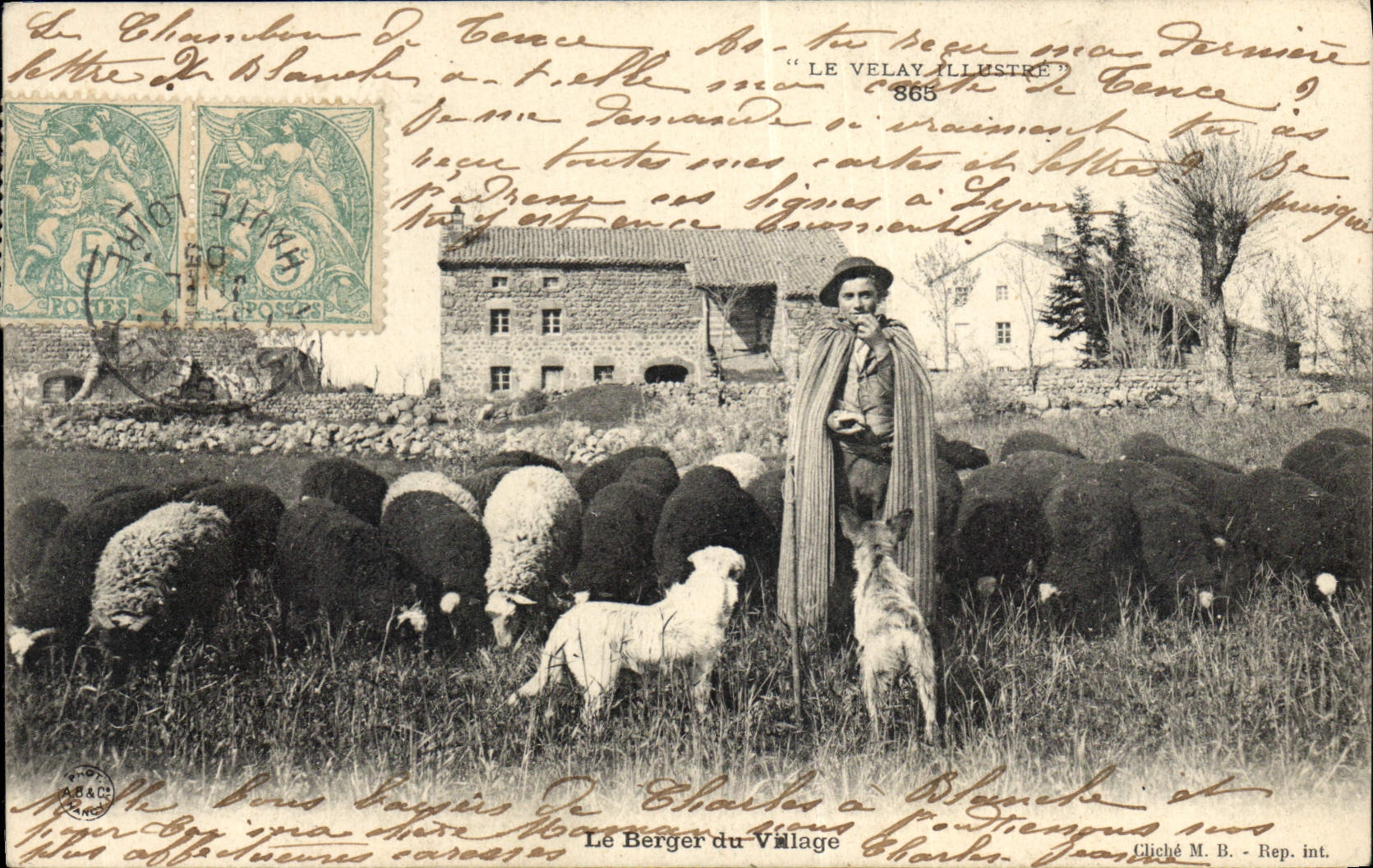 CPA Folklore Le Velay Le berger du village Moutons