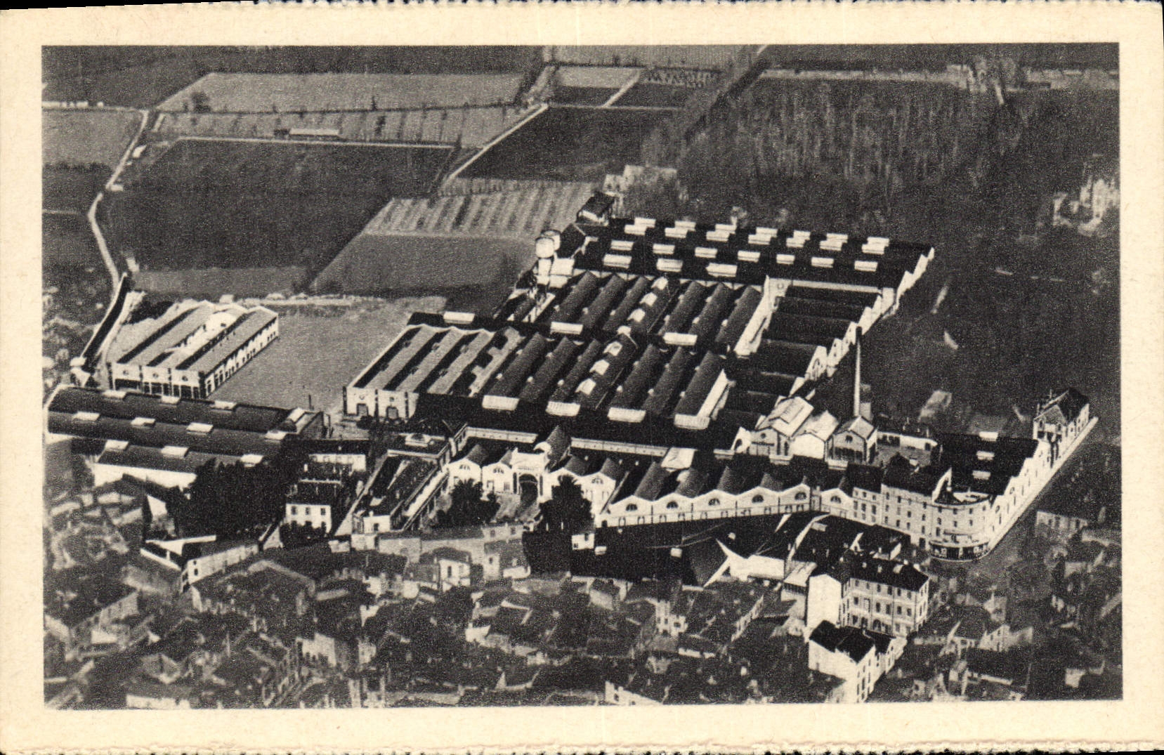CPA Publicite Chais de Byrrh a Thuir Vue generale des etablissements Byrrh