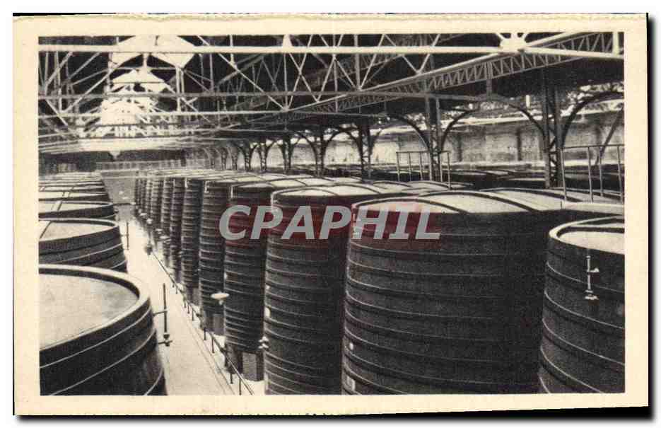 CPA Publicite Chais de Byrrh a Thuir Futailles de bois