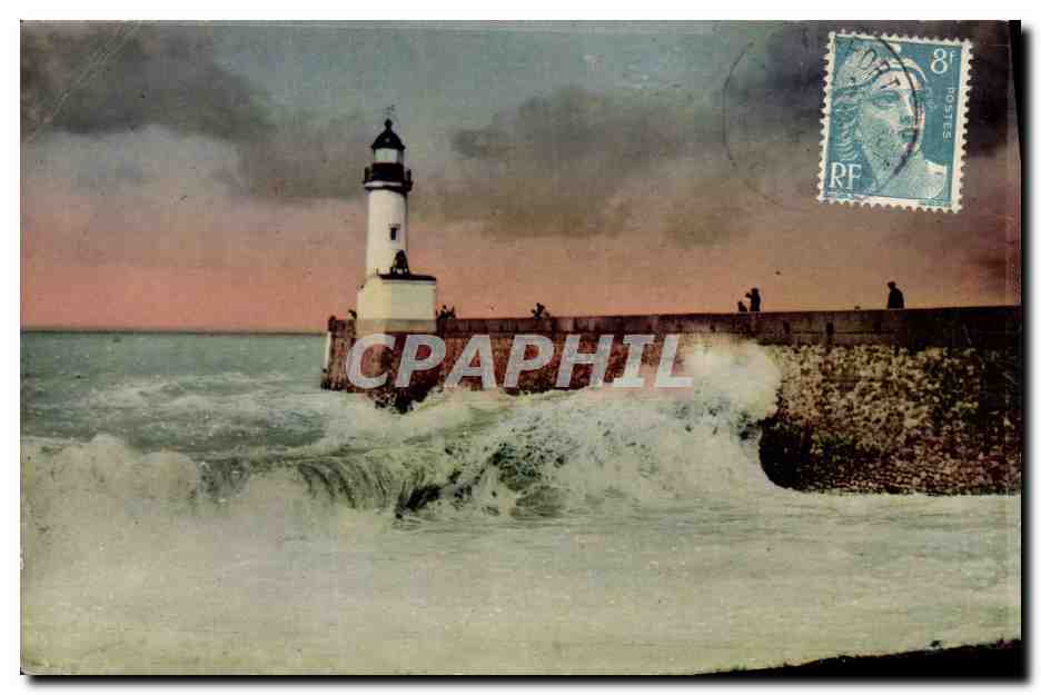 CPA Phare par gros temps Le Treport