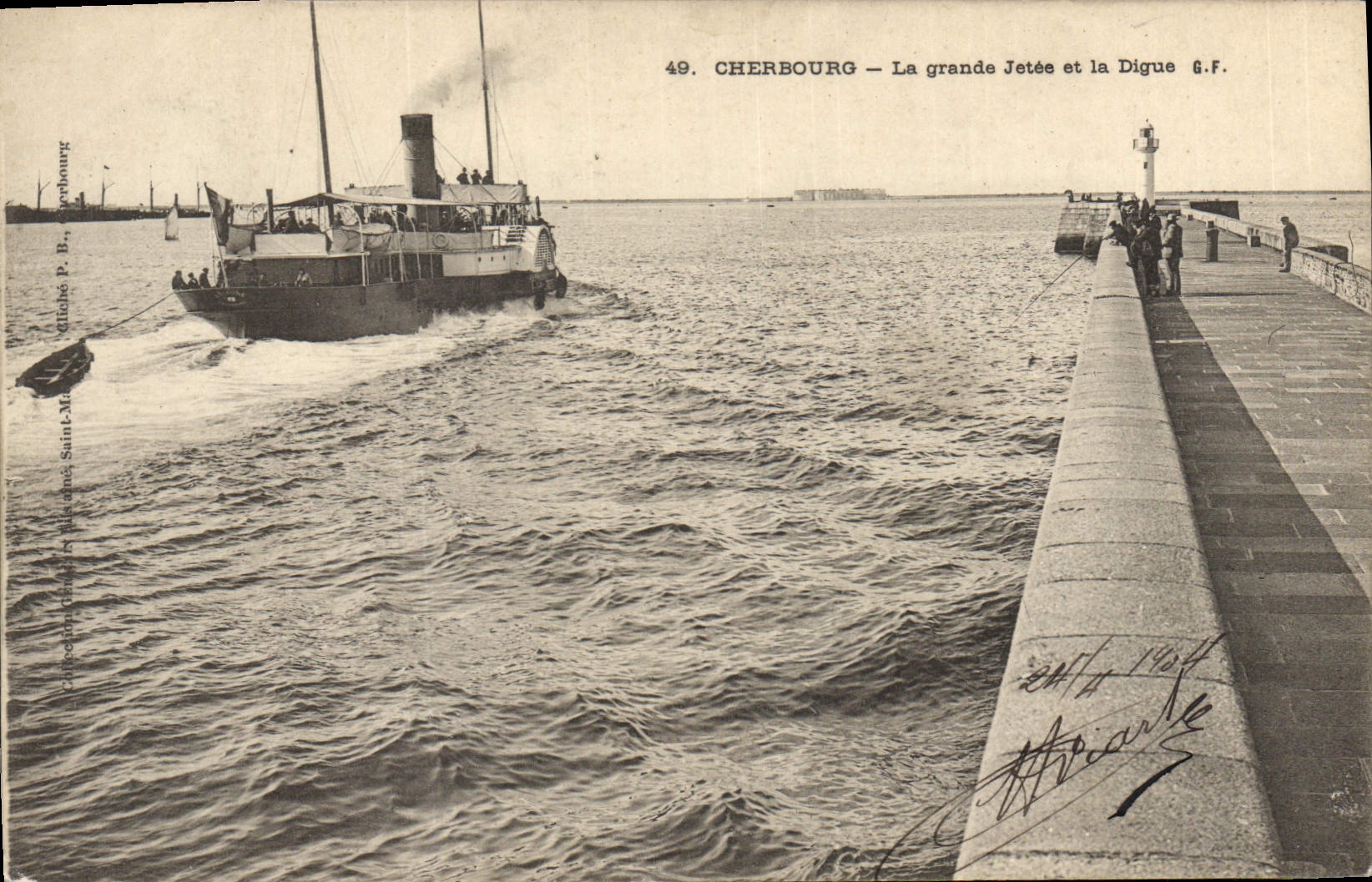 CPA Phare Cherbourg La grande jetee et la digue Bateau