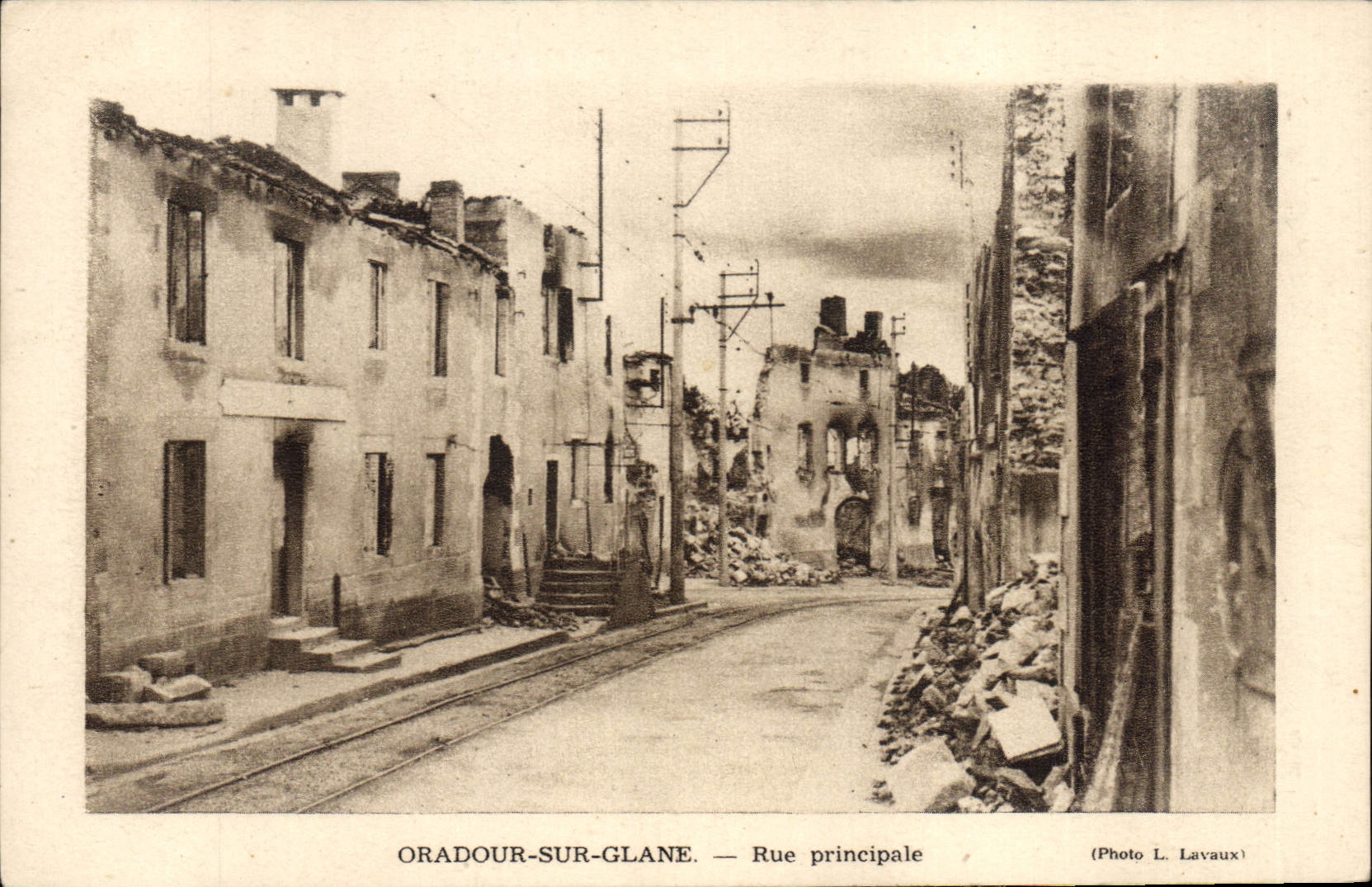 CPM Militaria Oradour sur Glane Rue principale