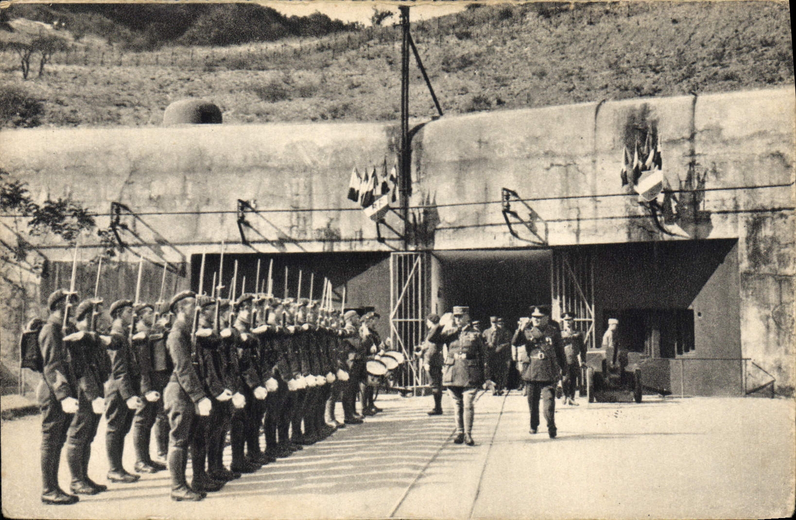 CPM Militaria Le general Colson Chef d'etat major general inspectant un ouvrage fortifie