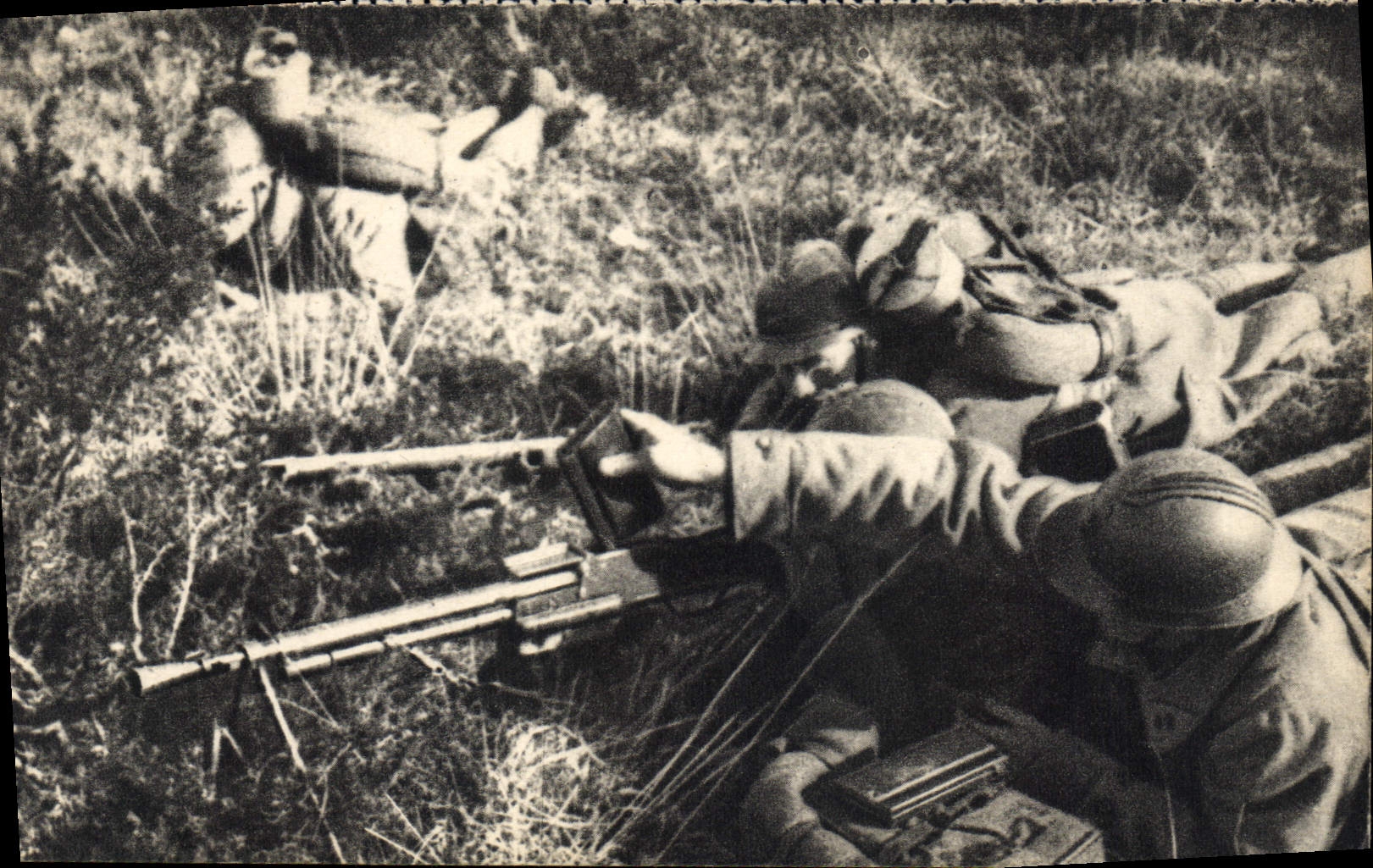 CPM Militaria Fusil mitrailleur en action