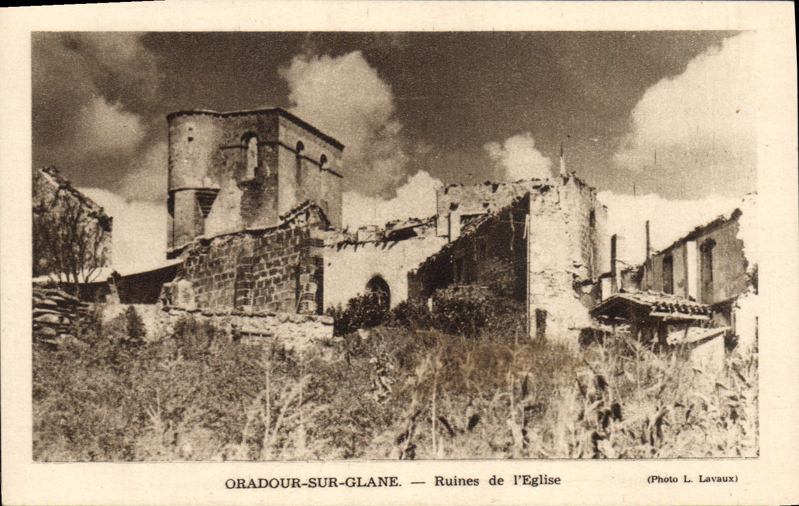 CPM Militaria Oradour sur Glane Ruines de l'eglise