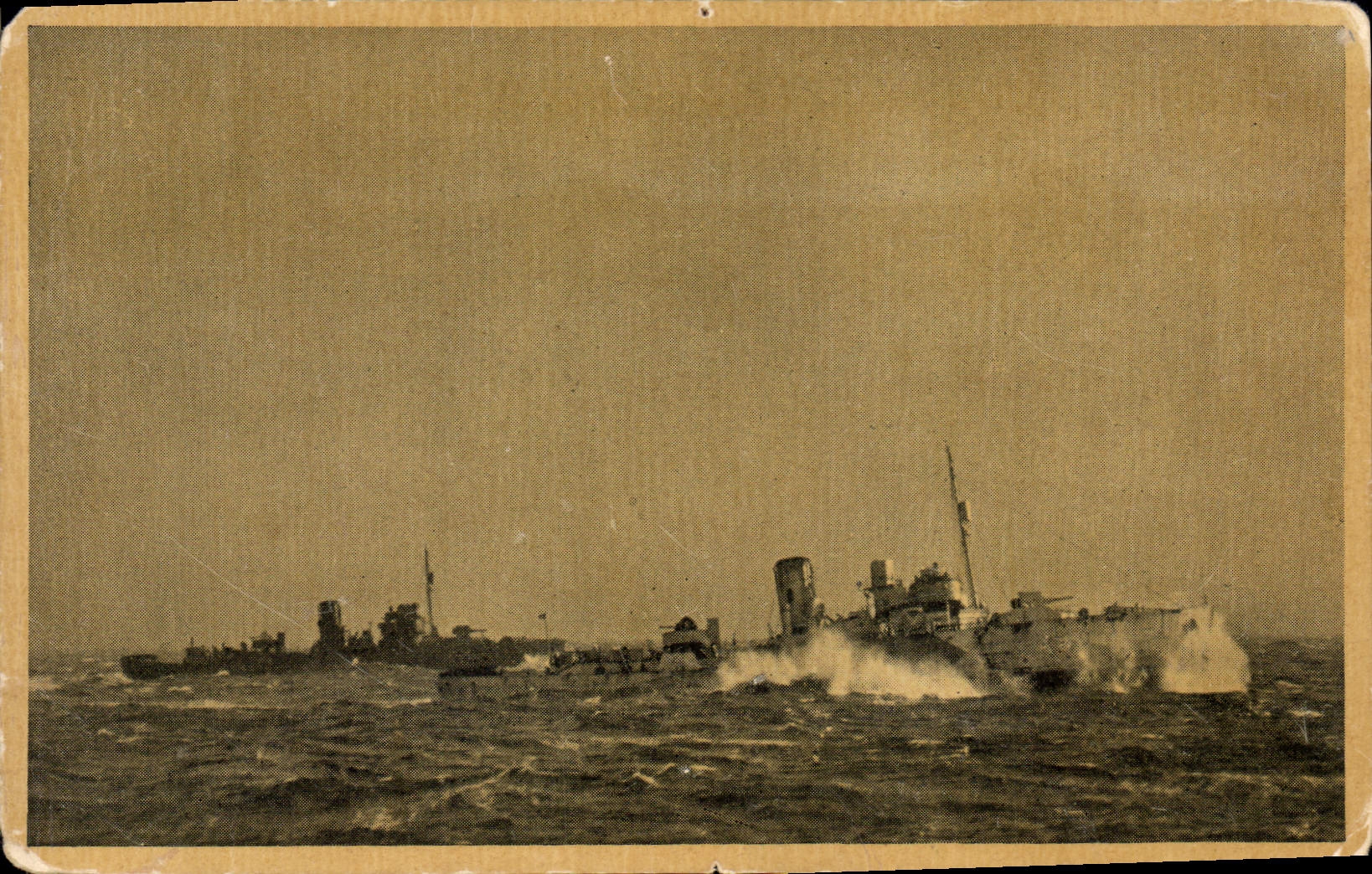 CPM Militaria FNFL Corvettes escortant un convoi dans l'Atlantique Bateau France Libre Croix de Lorraine