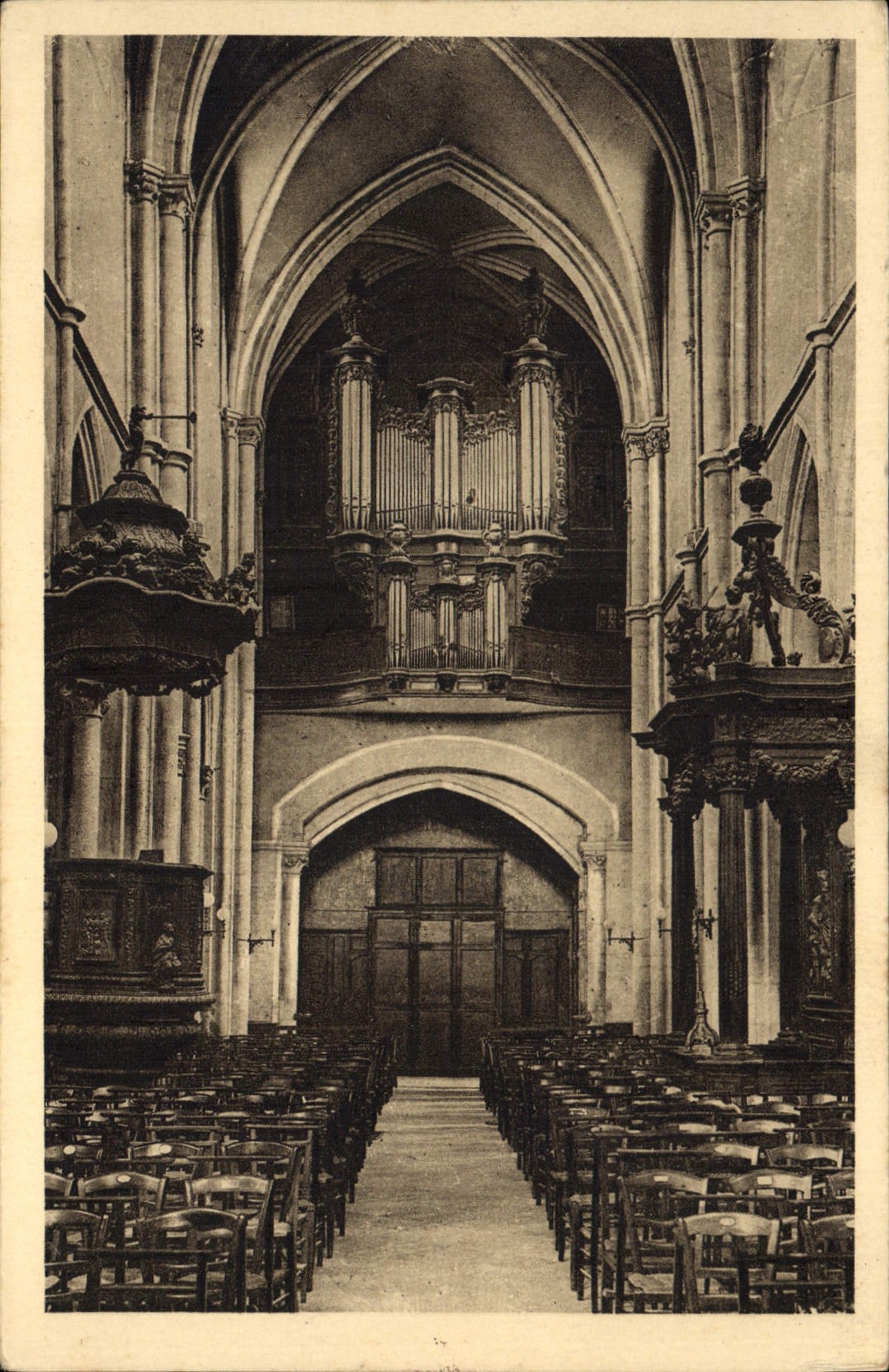 CPA Orgue Chaumont Interieur de l'eglise St Jean La chaire et le banc d'oeuvre de JB Bouchardon