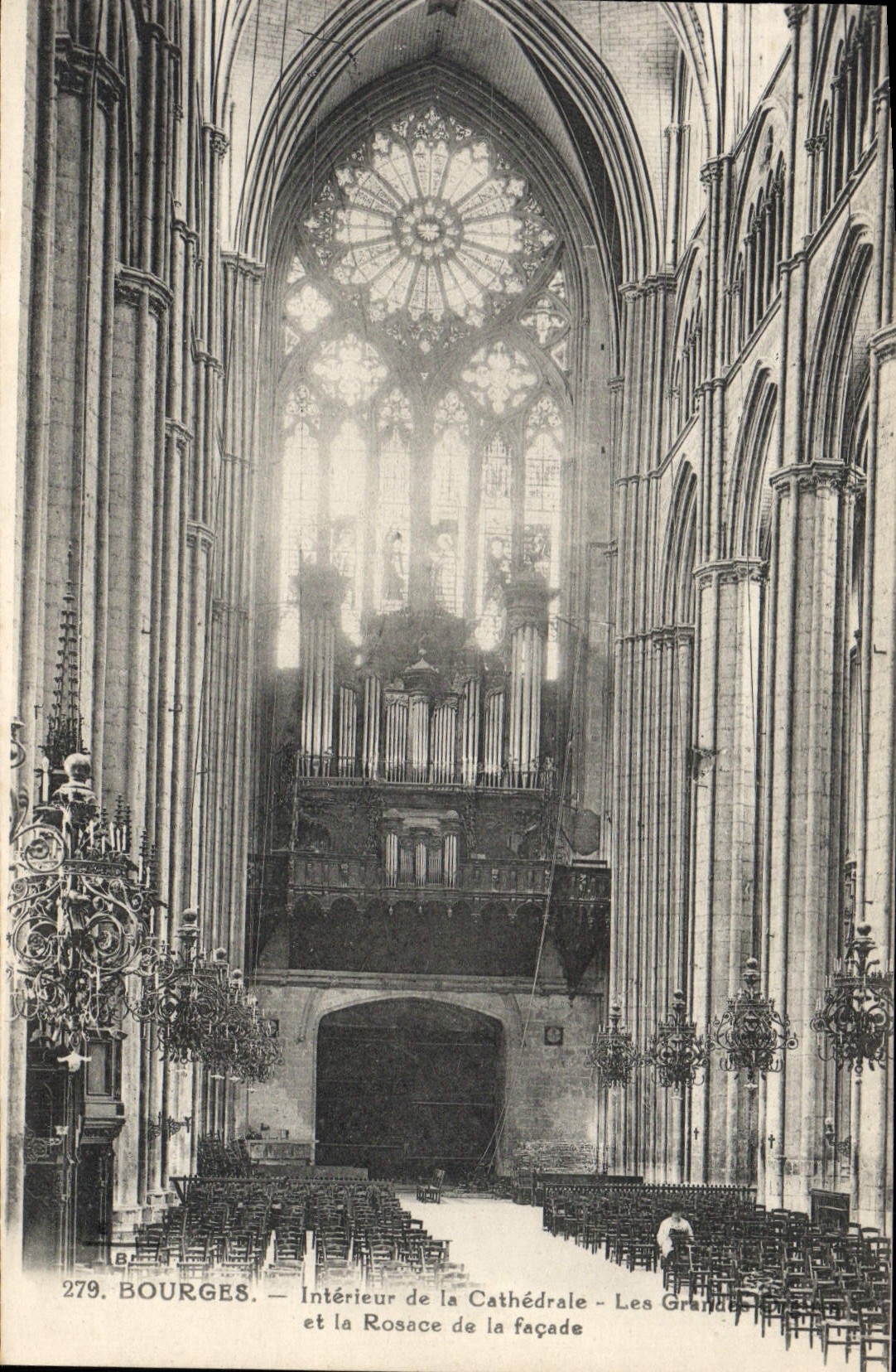 CPA Orgue Bourges Interieur de la cathedrale Les grandes orgues et la rosace de la facade