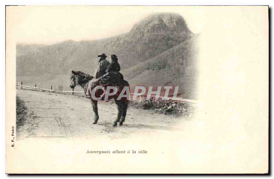 CPA Folklore Auvergne Auvergnats allant a la ville Cheval 