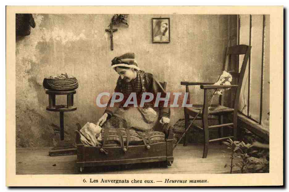 CPA Folklore Auvergne Les Auvergnats chez eux Heureuse maman 