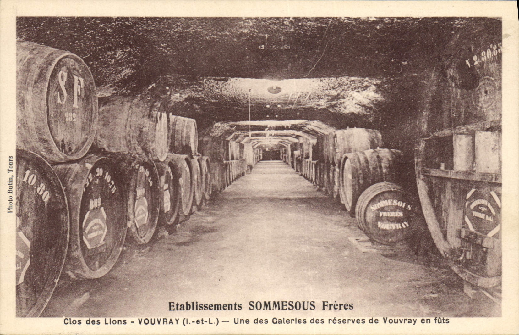CPA Vin Vendanges Etablissements Sommesous Freres Clos des Lions Une des galeries des reserves de Vouvray en futs