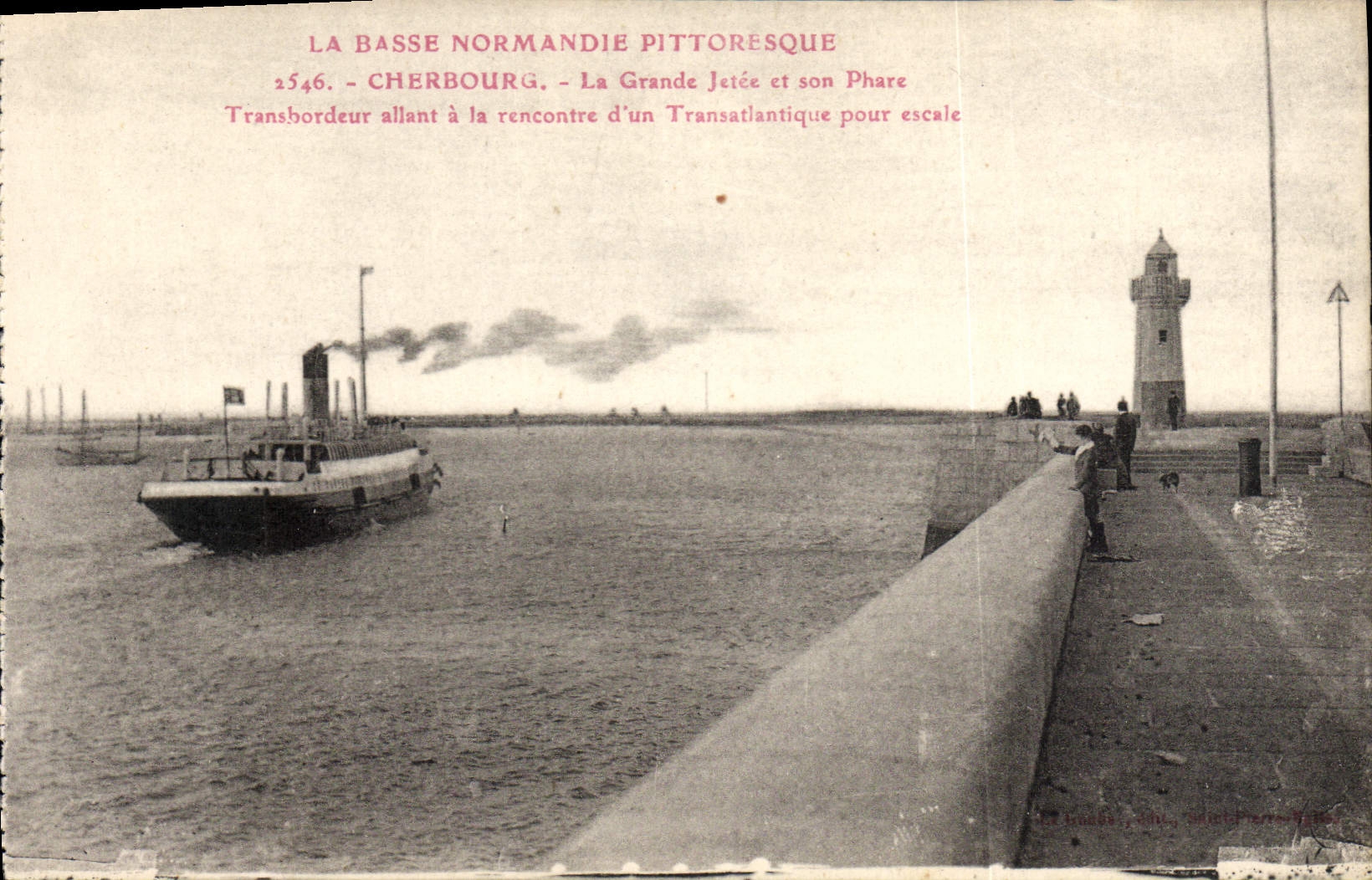 CPA Phare Cherbourg La grande jetee et son phare Transbordeur allant a la rencontre d'un Transatlantique pour escale Bateau 