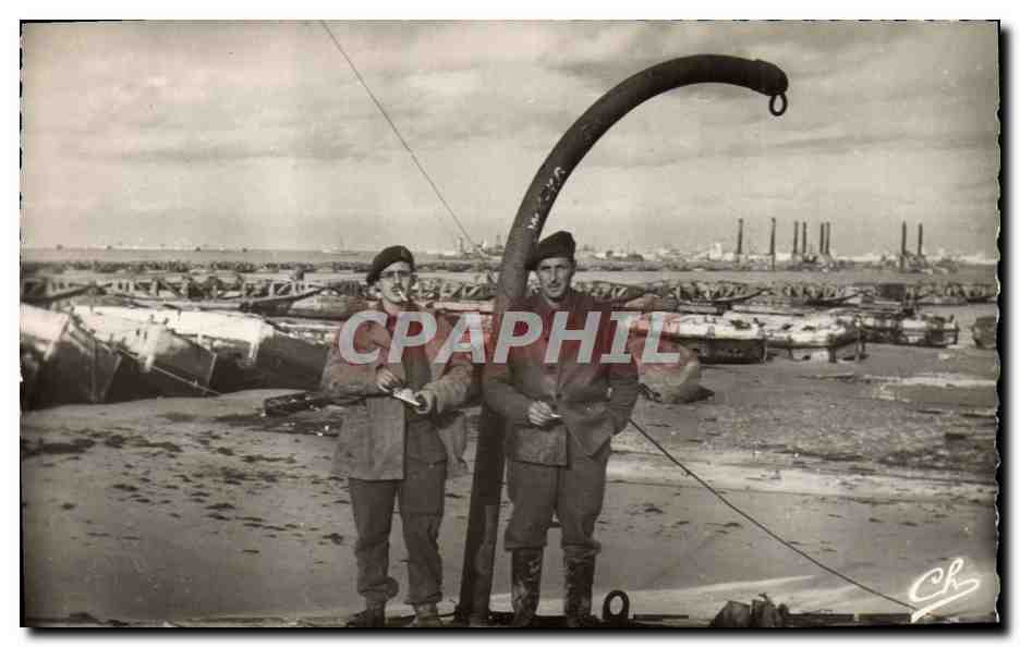 CPM Militaria Normandie Arromanches les Bains 1944 Port Winston Churchill Vue sur le porte de debarquement