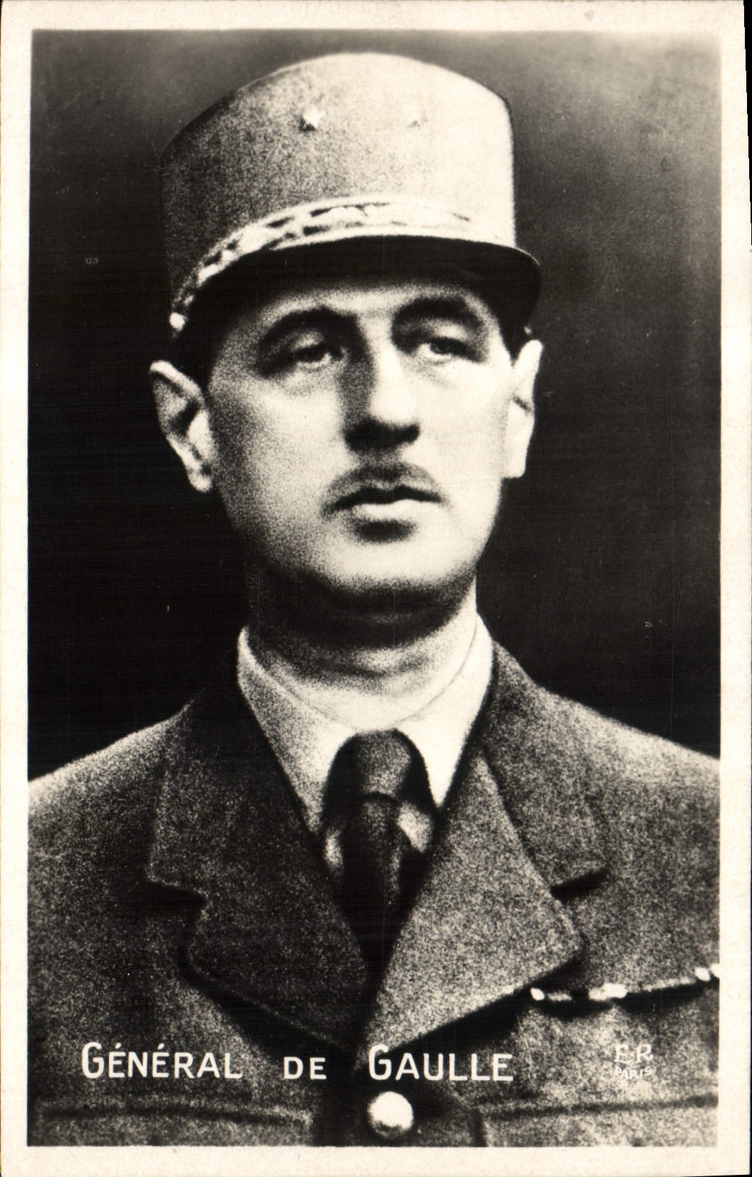 Général de Gaulle — portrait en uniforme — E.R. Paris, n° 123