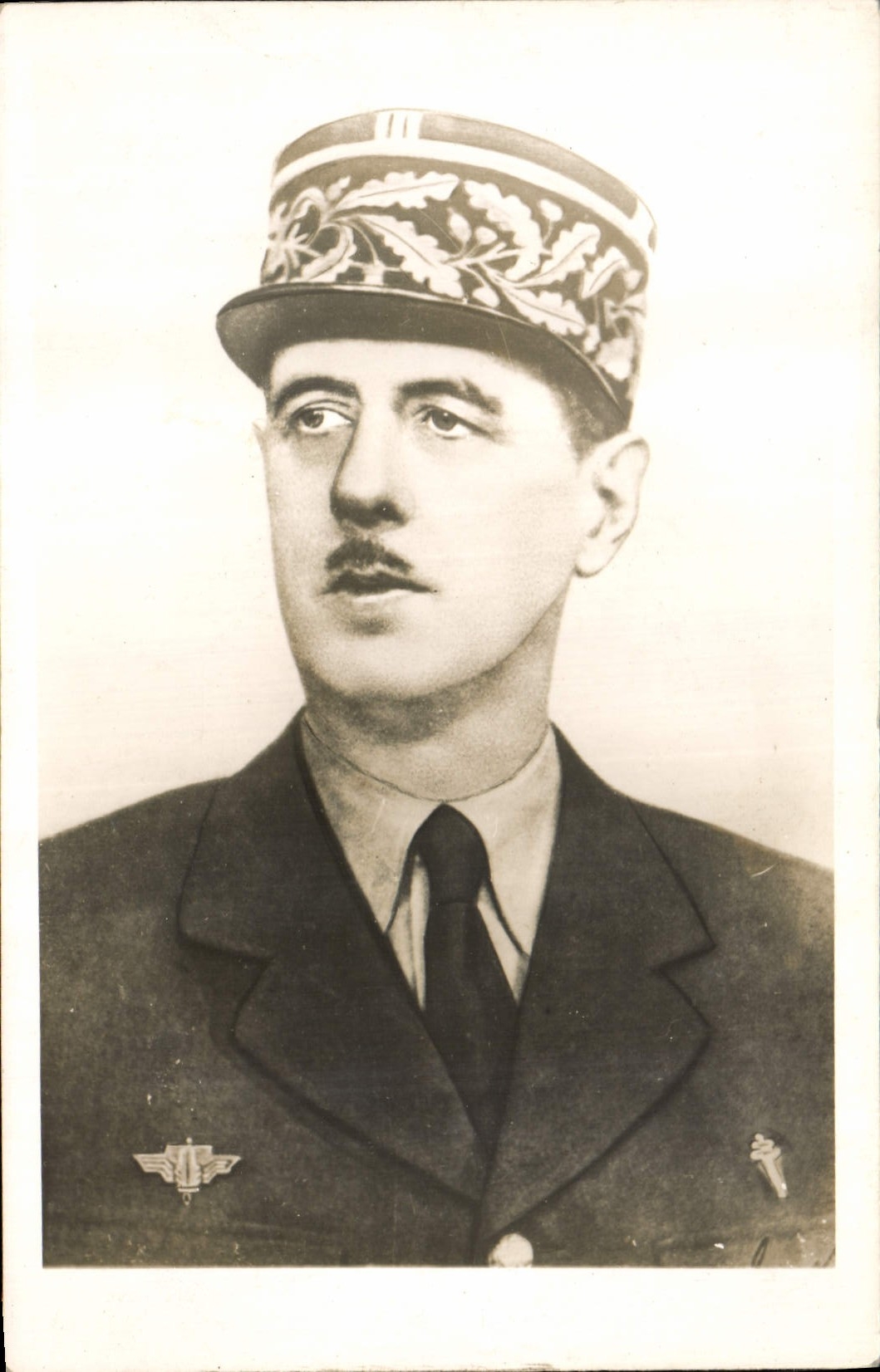 Portrait d'un militaire — éditeur CPAPHIL, n° de série 39-143
