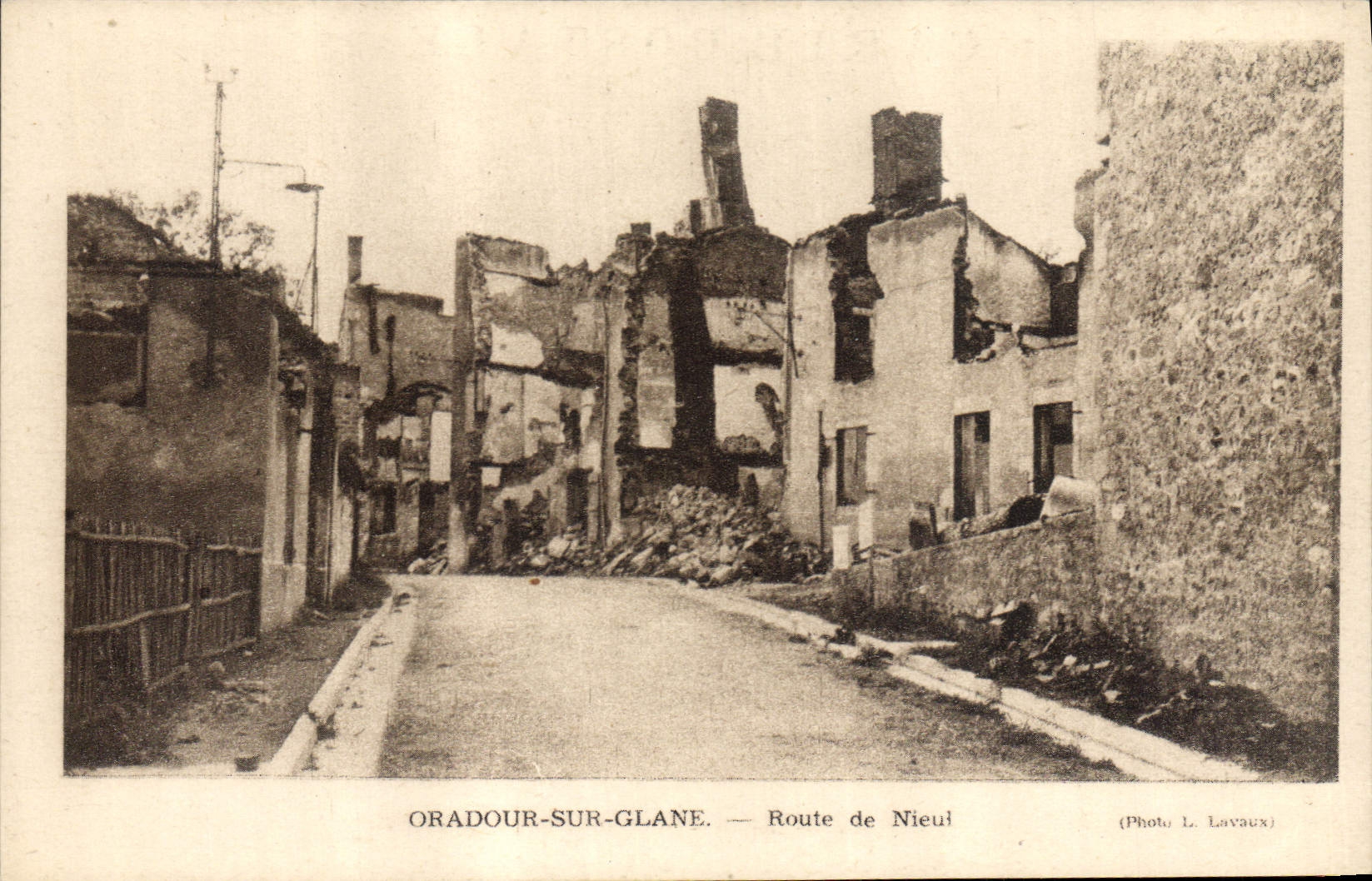 Oradour-sur-Glane — Route de Nieuil — Photo L. Lavaux