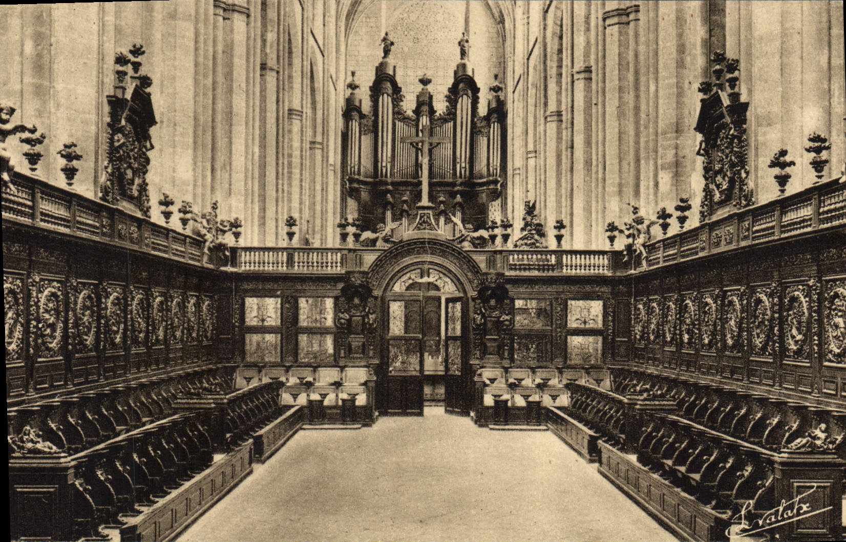 CPA Orgue Basilique de St Maximin Choeur Vue d'ensemble