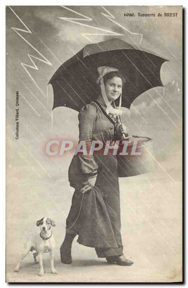 CPA Folklore Femme Tonnerre de Brest Chien