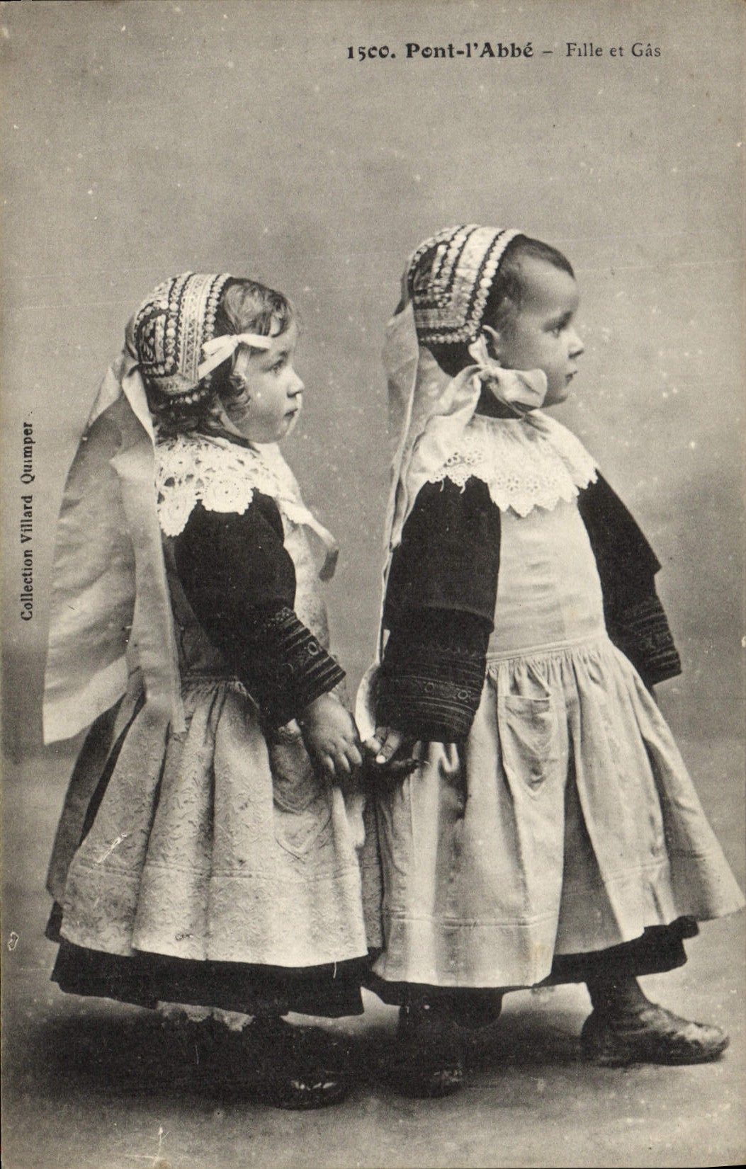 CPA Folklore Pont L'Abbe Fille et Gas Enfants