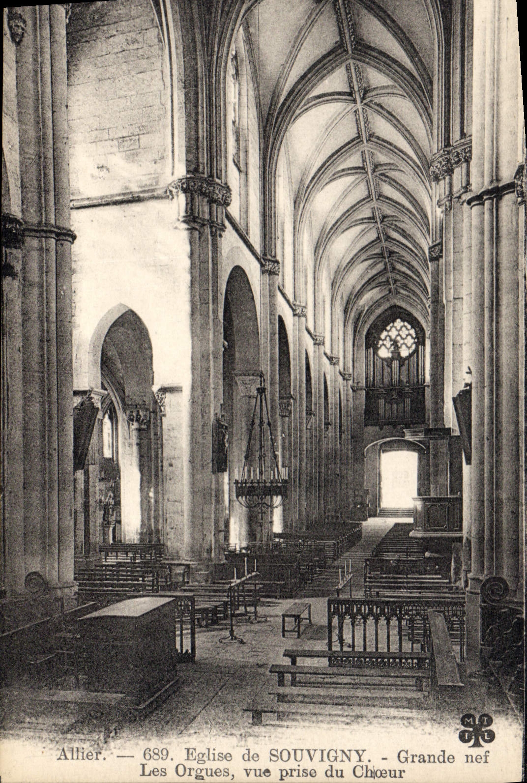 CPA Orgue Eglise de Souvigny Grande nef Les orgues vue prise du choeur