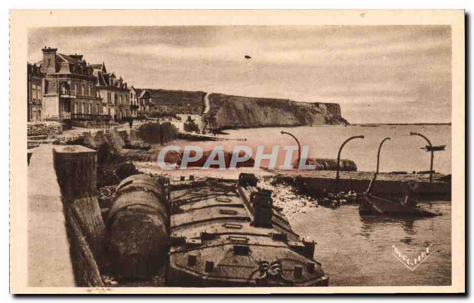 CPM Militaria Arromanches les Bains Le port de la Liberation La digue et la Falaise Ouest