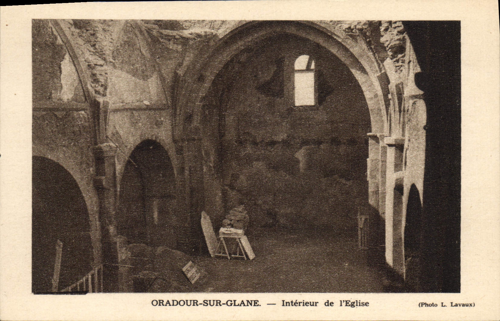 Oradour-sur-Glane — Intérieur de l'Église — Photo L. Lavaux