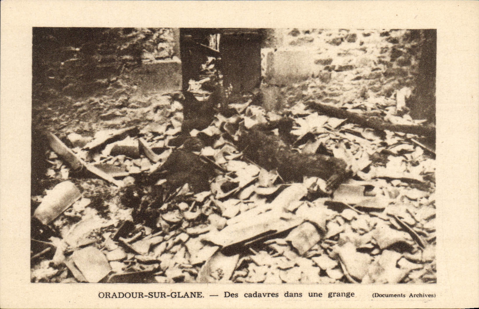 Oradour-sur-Glane — Des cadavres dans une grange — Documents Archives