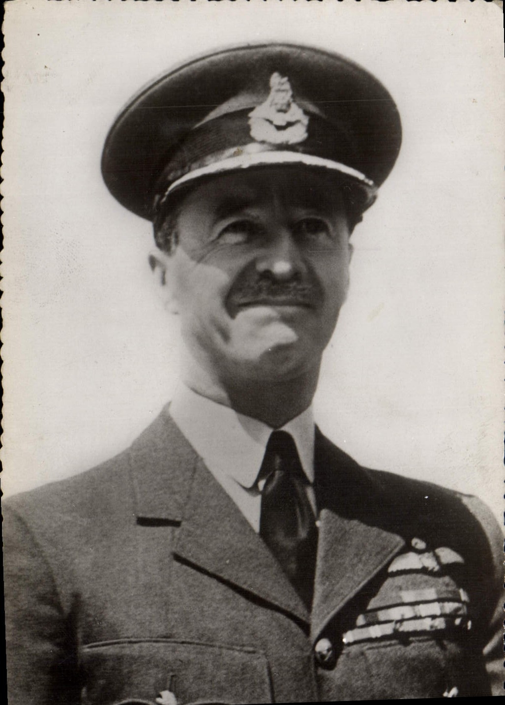 Portrait d'un officier de l'armée de l'air — éditeur P-C Paris, n° 9372