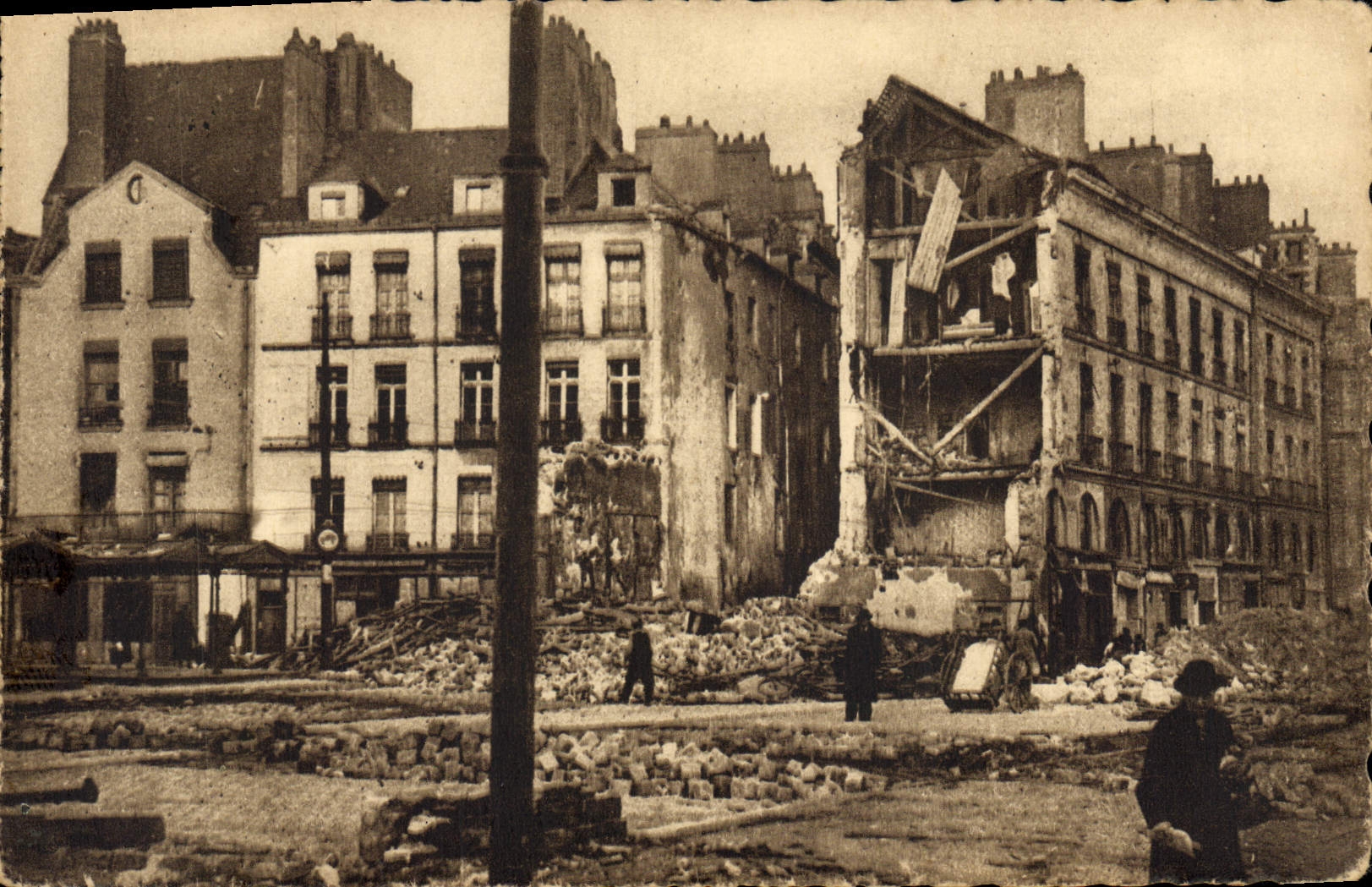 CPM Militaria Nantes apres les bombardements Le place du Bouffay