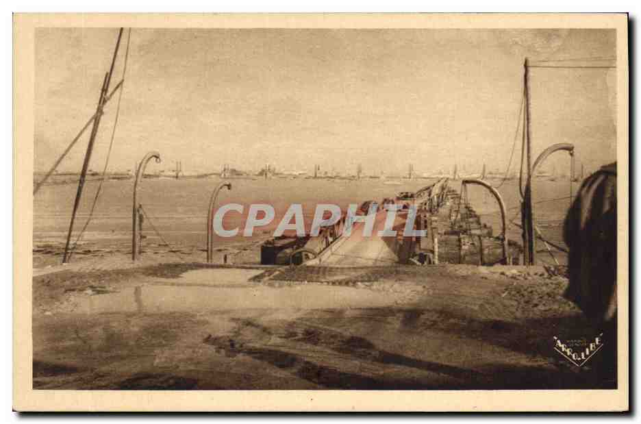 CPM Militaria Arromanches Les Bains Port Winston Churchill Le port Jetee centrale 