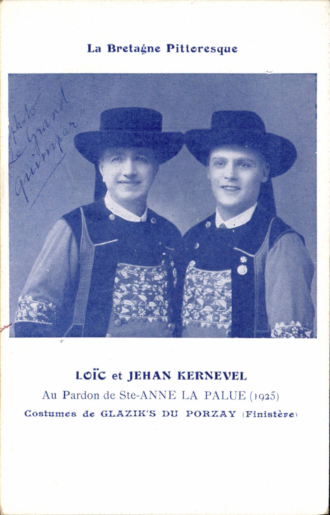 Loïc et Jehan Kernevel — Au Pardon de Ste-Anne la Palue (1925) — Costumes de Glazik's du Porzay (Finistère)