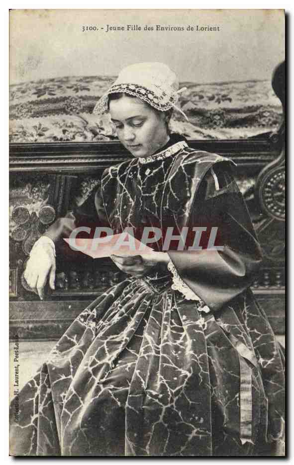 CPA Folklore Jeune fille des environs de Lorient