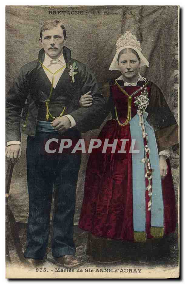 CPA Folklore Maries de Ste Anne d'Auray Mariage
