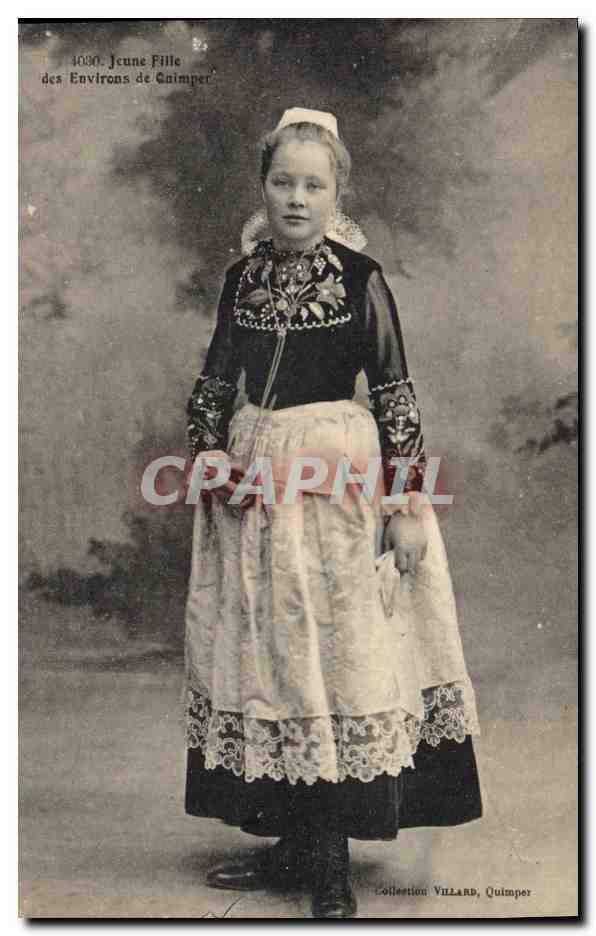 CPA Folklore Jeune fille des environs de Quimper
