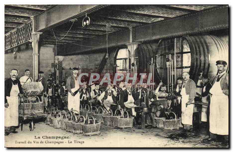 CPA Folklore Vin Vendanges Champagne Travail de vin de Champagne Le tirage