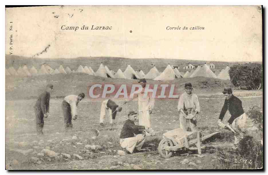 CPA Brouette Camp du Larzac Corvee de caillou Militaria