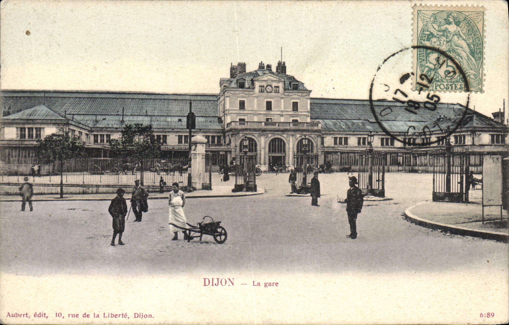 CPA Dijon La gare Brouette 