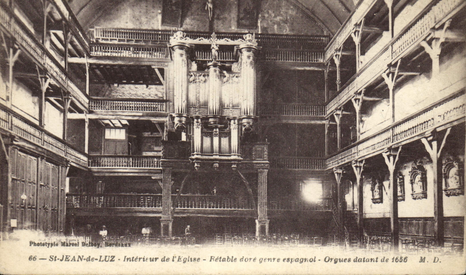 St-Jean-de-Luz - Intérieur de l'église - Rétable doré genre espagnol - Orgues datant de 1656