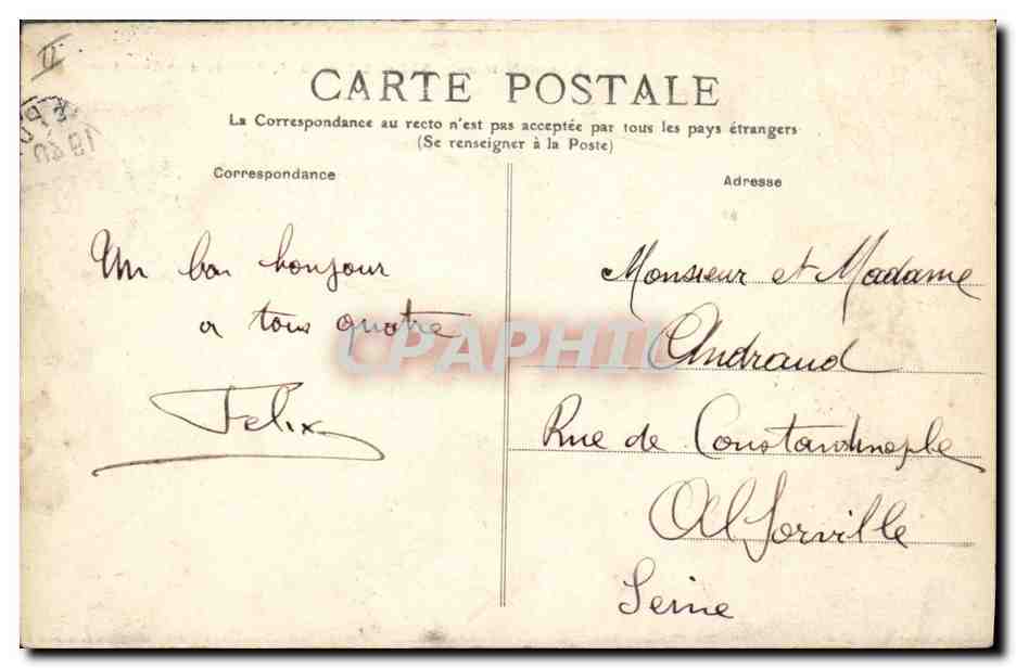 CPA Phare Le Treport Rentree d'un chalutier Bateau de peche — Rückseite