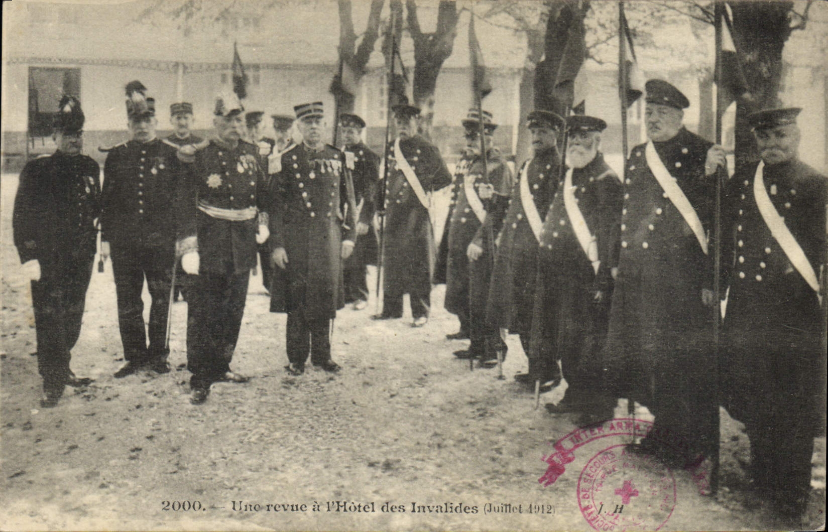 Eine militärische Parade am Hôtel des Invalides — Juli 1912 — J.H. / Intercours