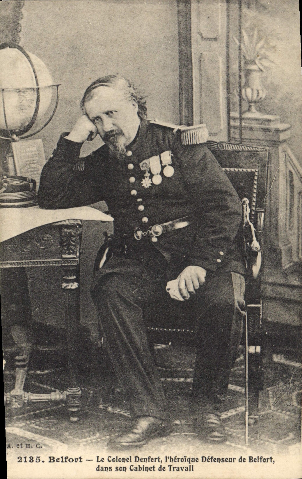 Belfort — Le Colonel Denfert, l'héroïque Défenseur de Belfort, dans son Cabinet de Travail — A. et H. C., n° 2185