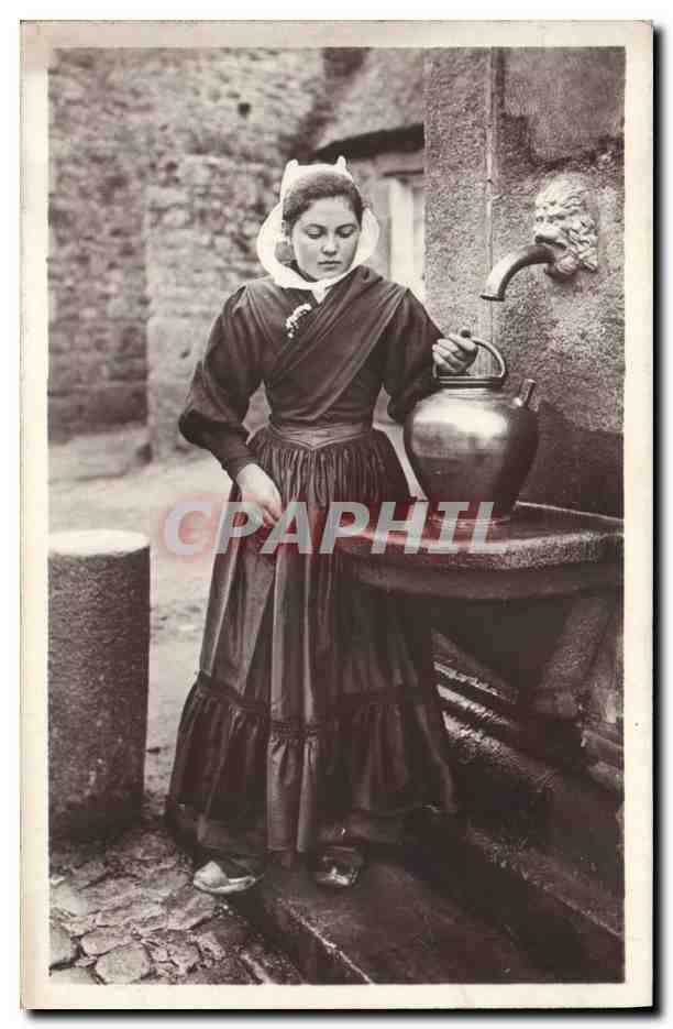 CPA Folklore Jeune fille de Plouescat