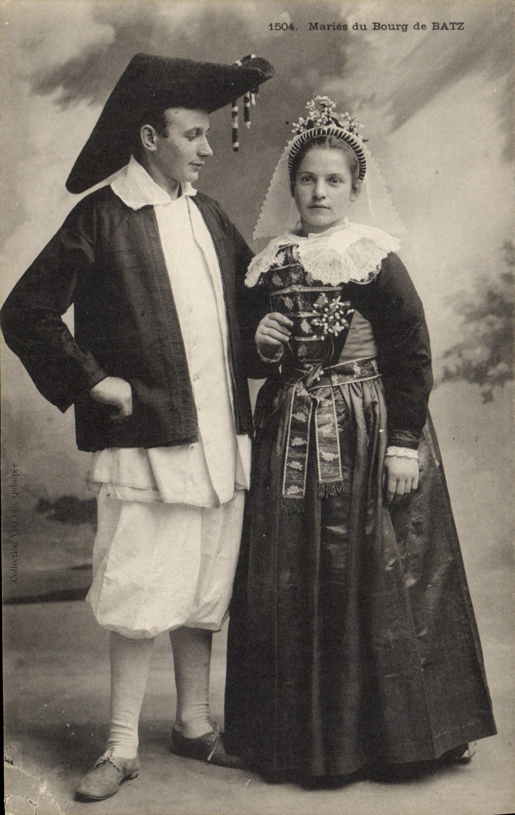 CPA Folklore Maries au Bourg de Batz Mariage 