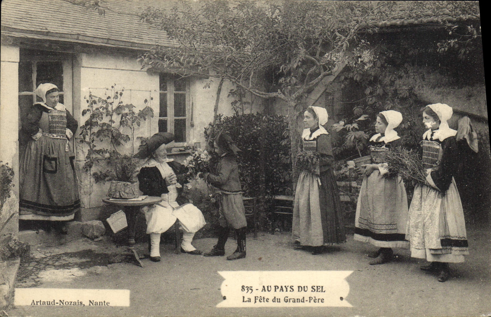 CPA Folklore Au pays du Sel La fete du Grand Pere