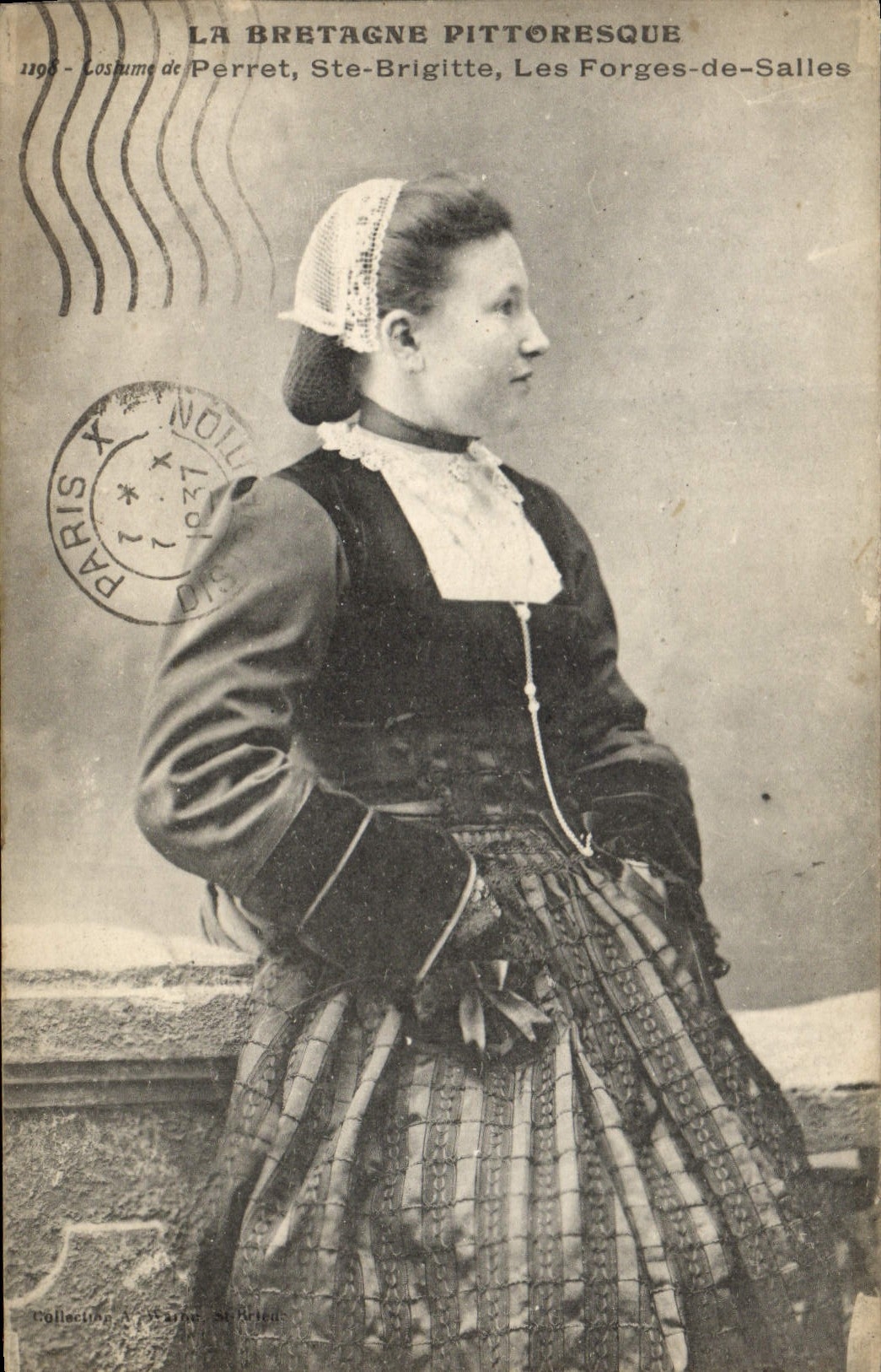 CPA Folklore Costume de Perret Ste Brigitte Les Forges de Salles